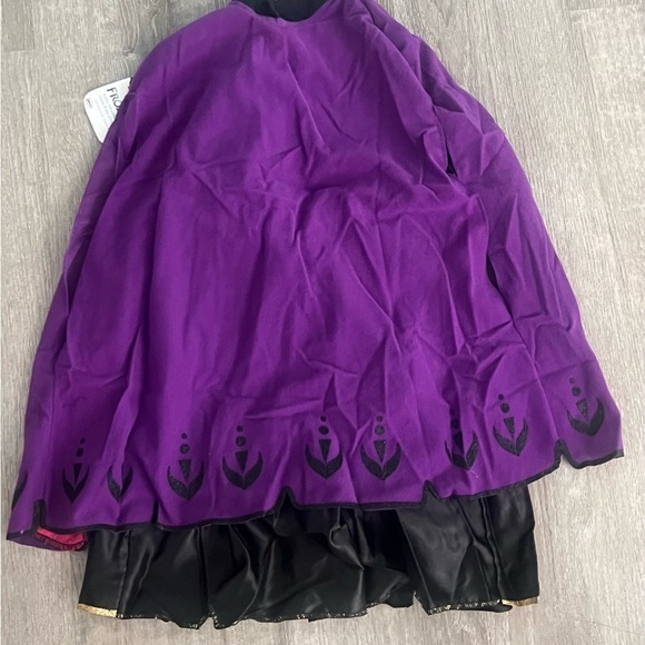 Disney frozen II Anna Adventure Dress  Costume sz 4-6x with Purple Cape - Picture 2 of 2